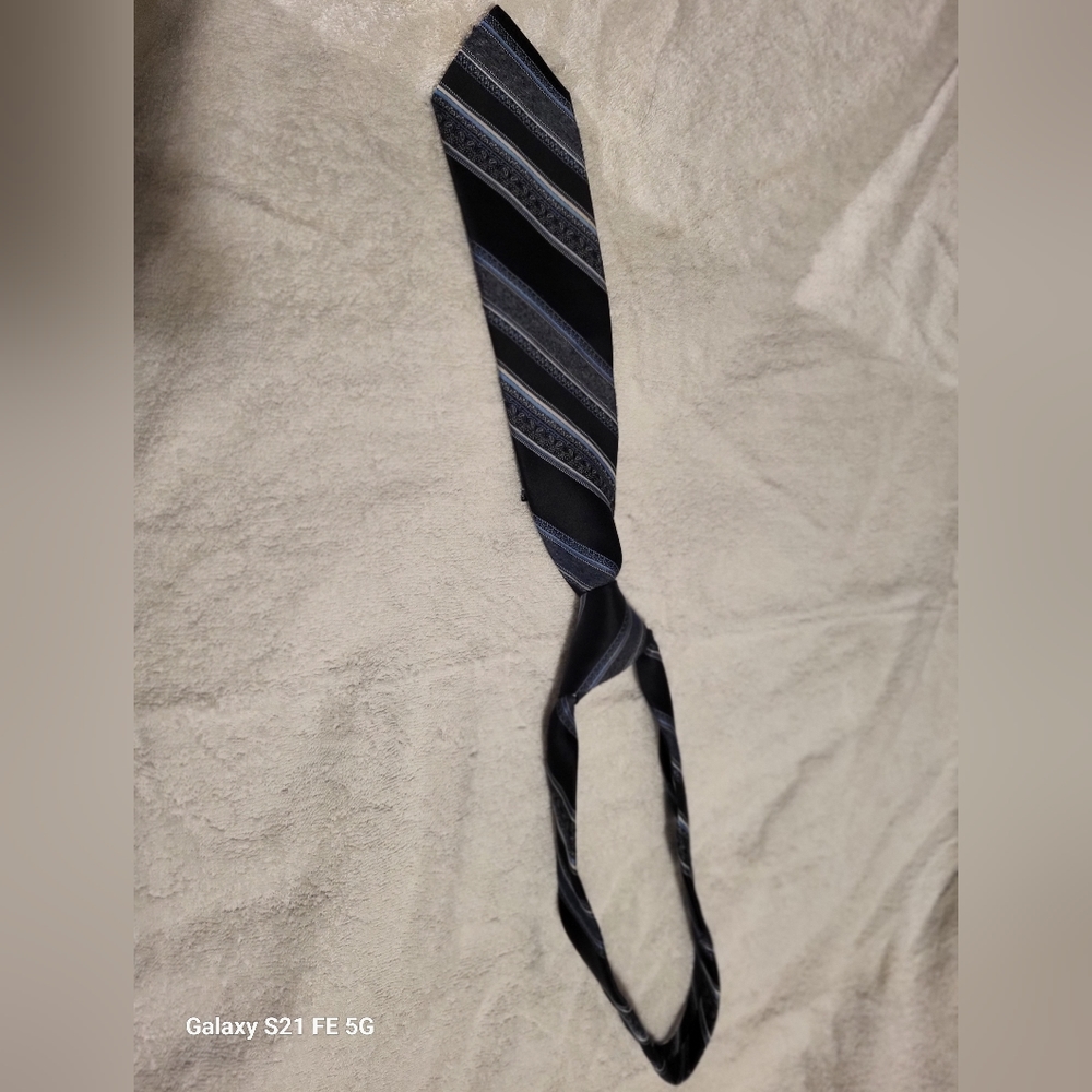 Creation Pierre Cardin Paris neck tie
